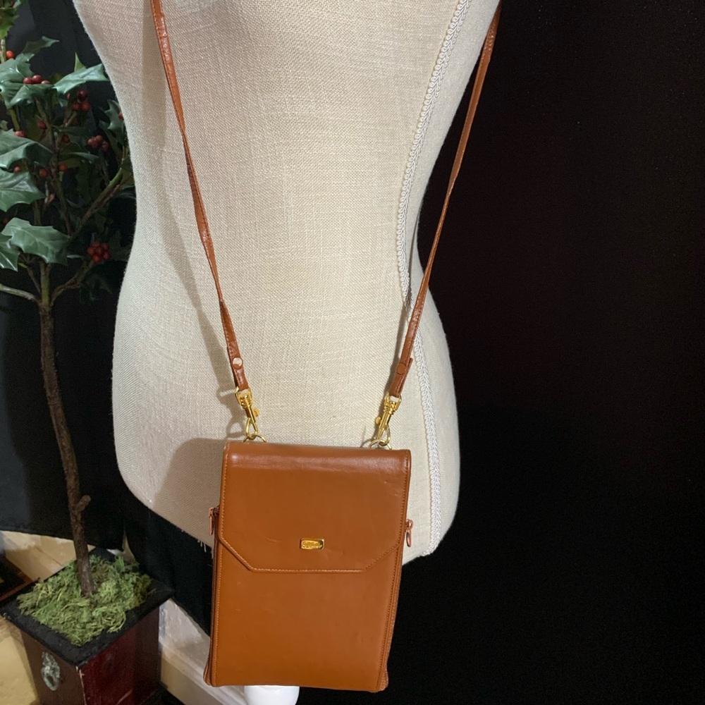 Classics Genuine Leather Vintage Crossbody Camel